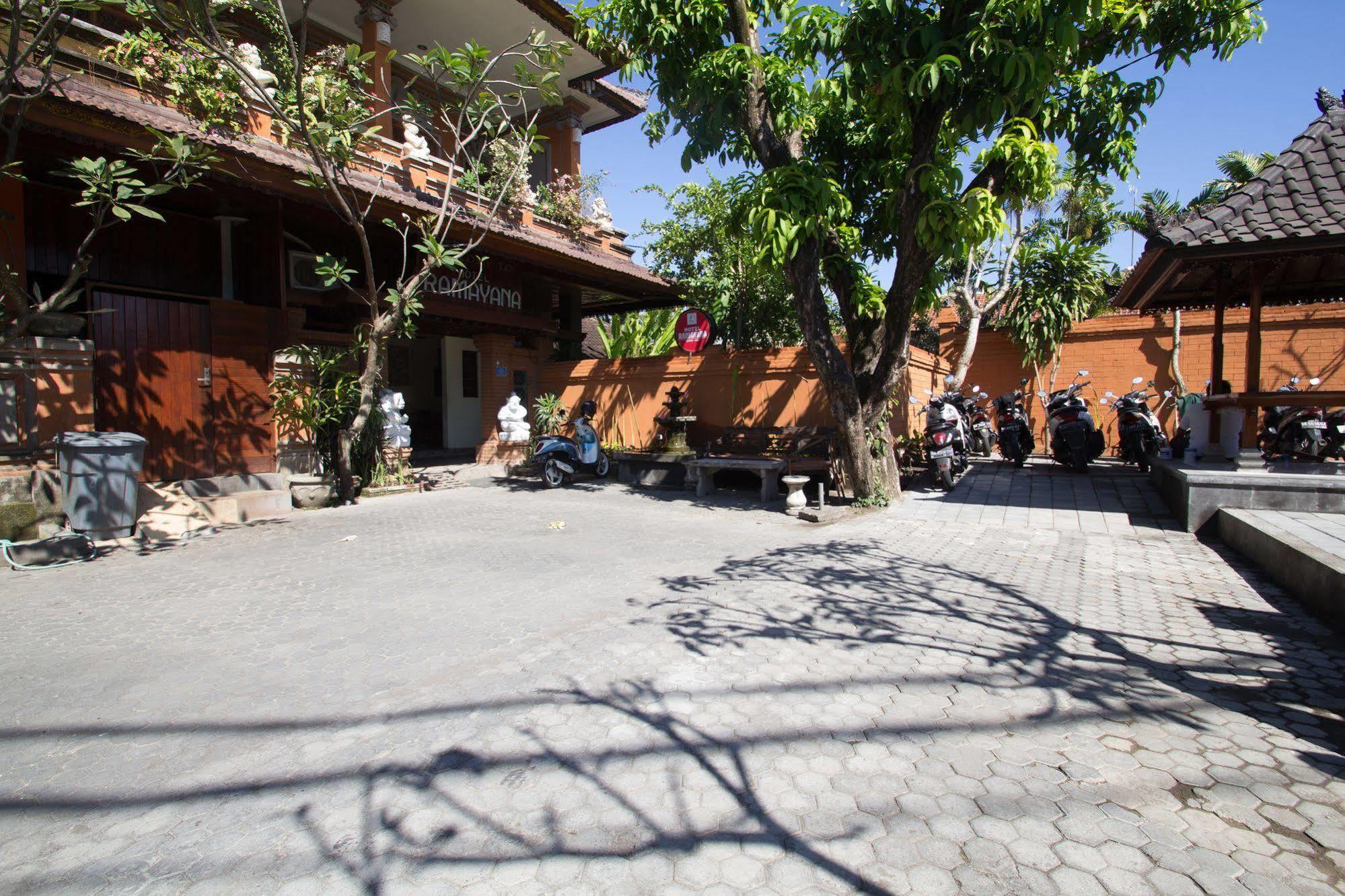 Ramayana Hotel ซานูร์ ภายนอก รูปภาพ